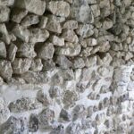 Comment faire les joints d’un mur en pierre ?