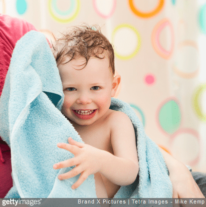 Le temps du bain est un moment précieux pour les enfants.