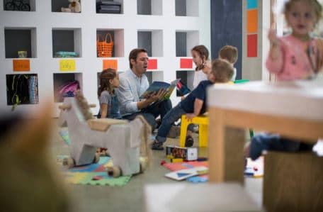 Séance de lecture à la crèche